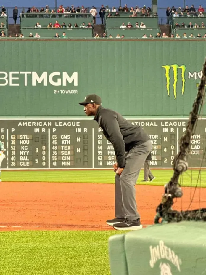 Árbitros dominicanos avanzan a Grandes Ligas.