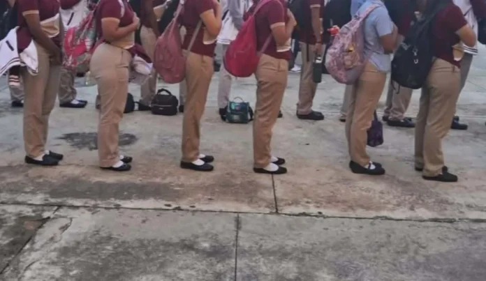 Profesor arrestado por agresión sexual a estudiante