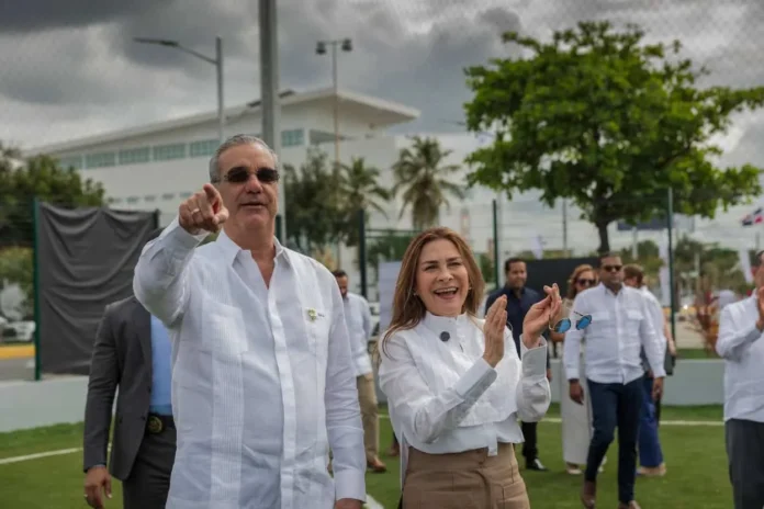 Carolina Mejía promueve cultura y deporte en Santo Domingo.