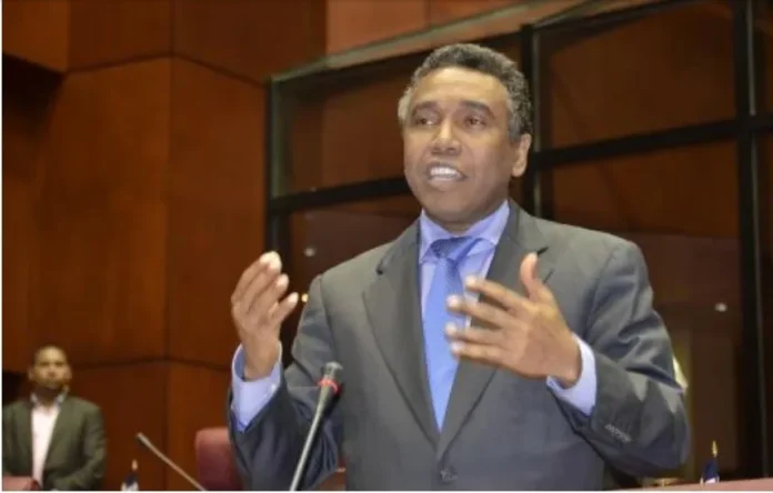 Senador Félix Bautista alerta sobre mina Romero.