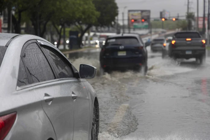 Sistema frontal provoca lluvias en provincias.