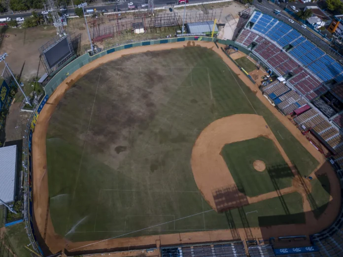 Promotores cubren daños en Estadio Quisqueya