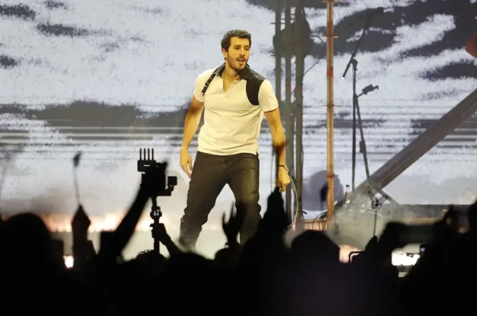 Sebastián Yatra en concierto en Bogotá.