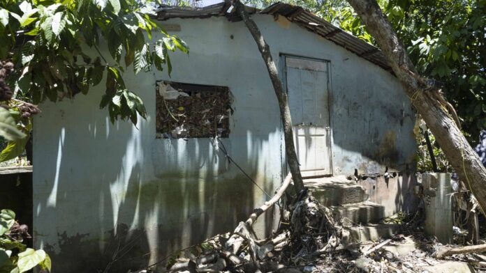 Familias afectadas por desbordamiento en Los Alcarrizos