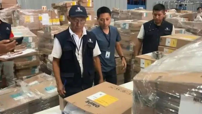 Intervención fiscal en almacén electoral Perú