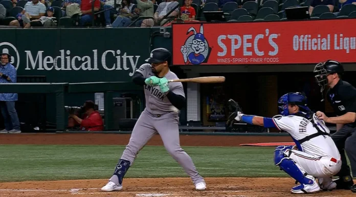 Jasson Domínguez se lesiona en el codo.