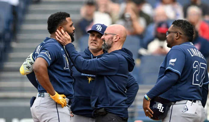 Junior Caminero sonríe tras el incidente.