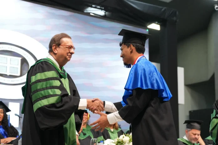Graduación de 490 profesionales en Unphu.