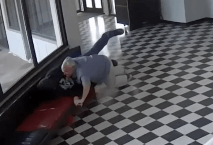 Director de escuela enfrenta tirador en Oklahoma