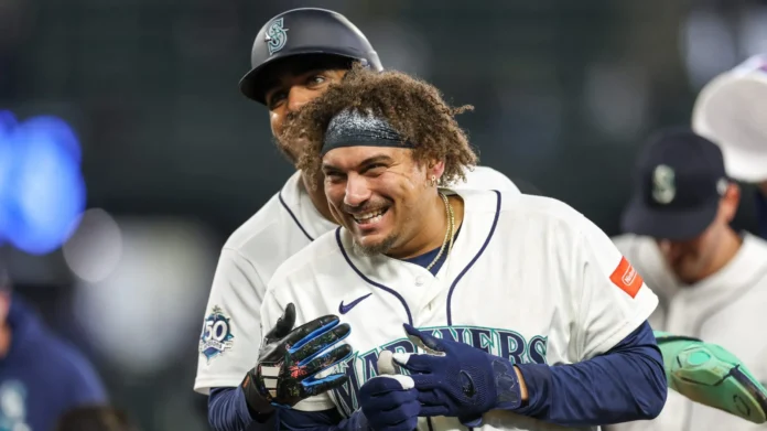 Marineros celebran victoria con hit de Naylor