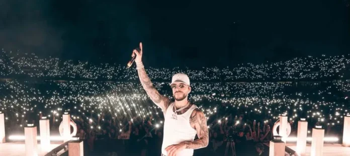 Ryan Castro y chamanes en concierto Medellín.