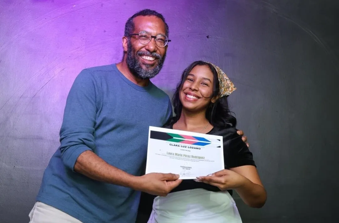 Graduación de nuevos talentos escénicos.