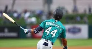 Cole Young brilla en victoria de Marineros.