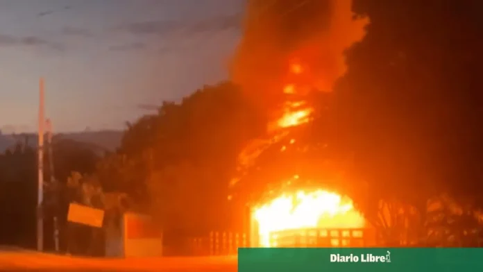Incendio en las Dunas de Baní.