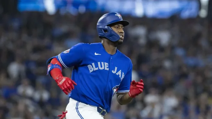 Jesús Sánchez conecta jonrón decisivo para Azulejos.