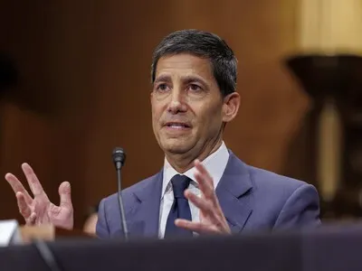 Warsh enfrenta obstáculos en su nombramiento a la Fed