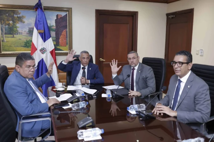 Reforma policial en el Senado avanza lentamente.