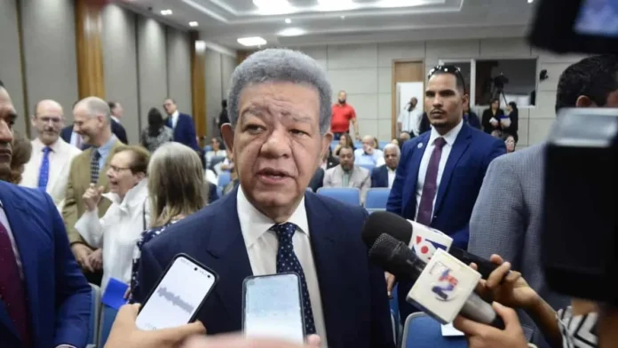 Leonel Fernández critica respuesta gubernamental ante lluvias.