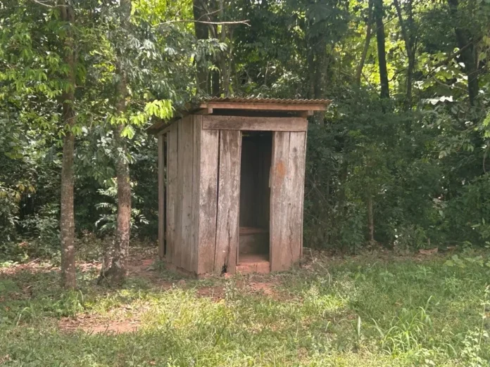 Mujer atrapada en letrina colapsada en Australia