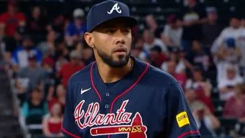 Robert Suárez nuevo cerrador de Bravos.