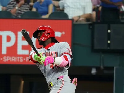 Elly de la Cruz destaca ante lanzadores zurdos.