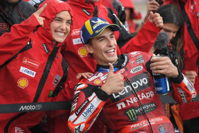 Marc Márquez celebra victoria en Jerez.