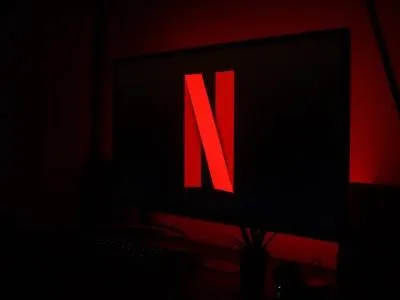 Caída de acciones de Netflix tras anuncio