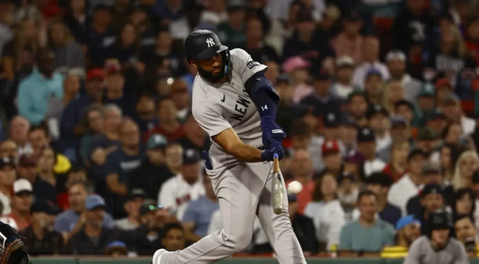 Amed Rosario celebra victoria de Yankees.