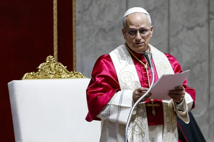 Papa León XIV en prisión, mensaje de esperanza.