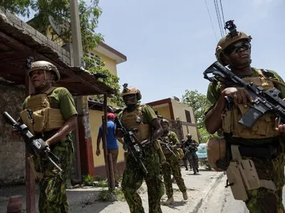 Soldados de Chad llegan a Haití para ayudar.