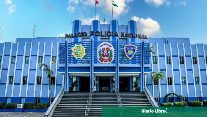 Policía busca a hombres peligrosos por homicidio.