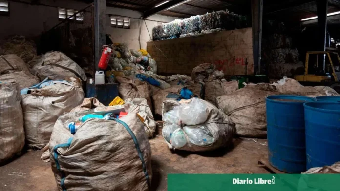Senador propone cambio en cobro de residuos.