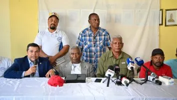 Buhoneros protestan por desalojo en Duarte.