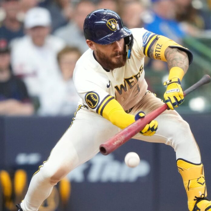 Cerveceros vencen a Azulejos con estrategia.