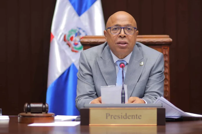 Senadores piden acelerar reforma laboral estancada