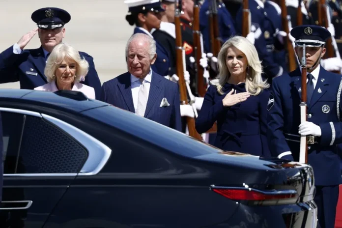 Carlos III y Camila homenajean a víctimas 11-S