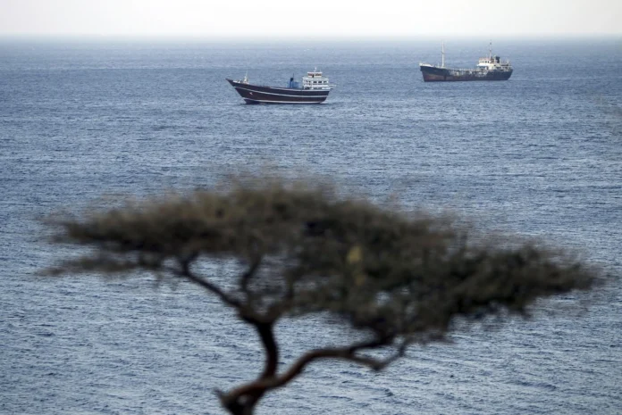 Trump ordena atacar embarcaciones en Ormuz