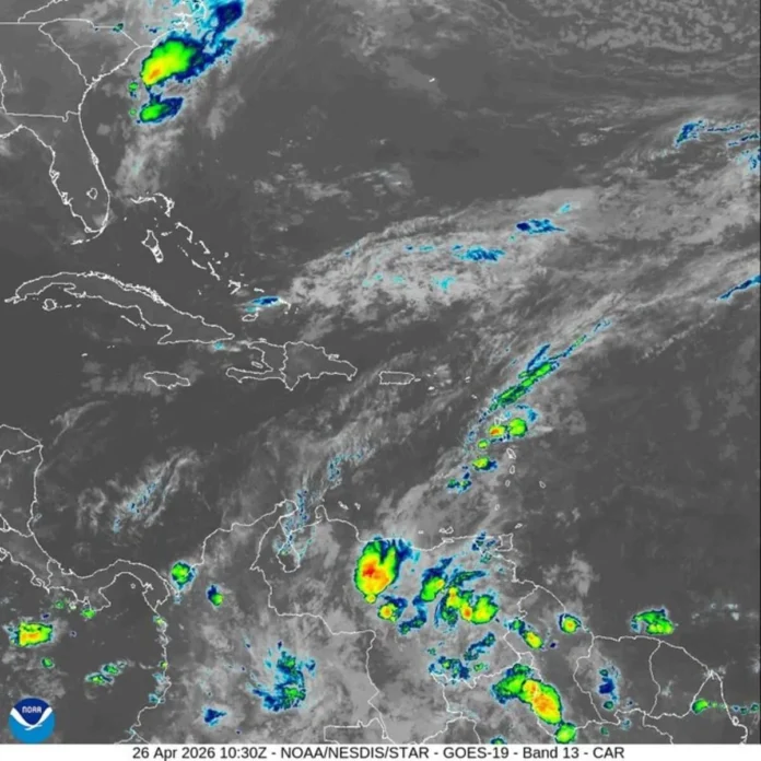 Vaguada genera lluvias y tormentas eléctricas.