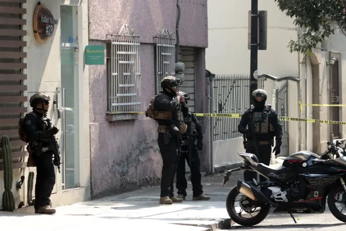 Detención de sospechosos por homicidio familiar.