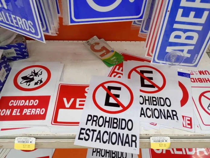 Señales de tránsito en República Dominicana.