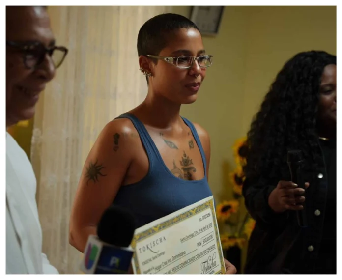 Tokischa dona 500 mil pesos a Hogar Crea.