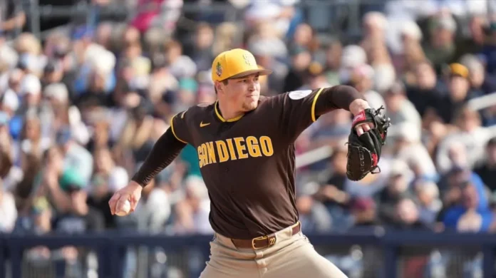 Mason Miller celebra victoria de los Padres.