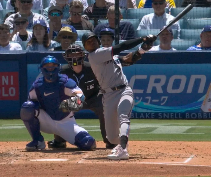 Marlins vencen a Dodgers en emocionante partido.