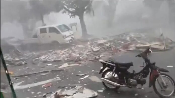 Cornisa del Malecon Center cae en Santo Domingo