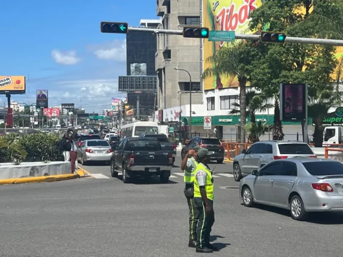 Cierre de paso a desnivel en tránsito.
