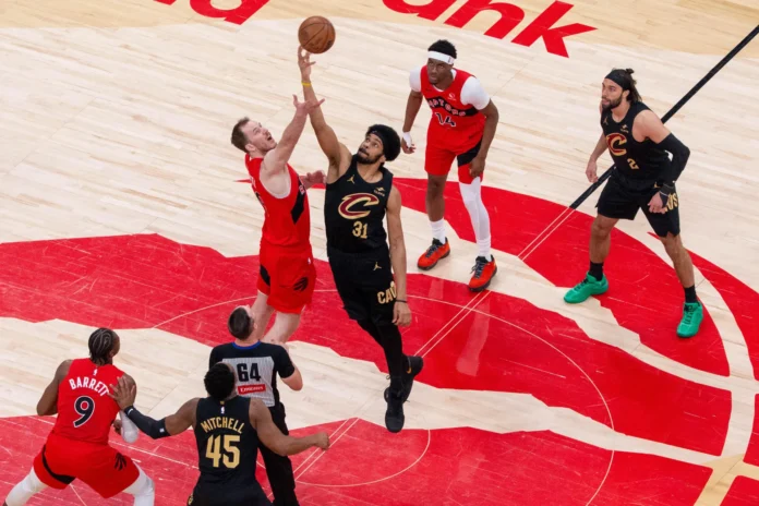 Raptors celebran victoria crucial en playoffs.