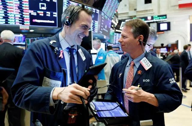 Wall Street alcanza récords históricos impulsado por el Nasdaq