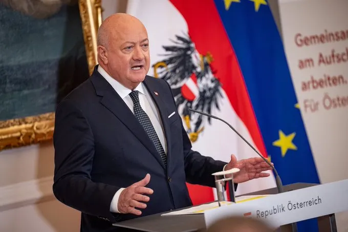 Austria expulsa diplomáticos rusos por espionaje.