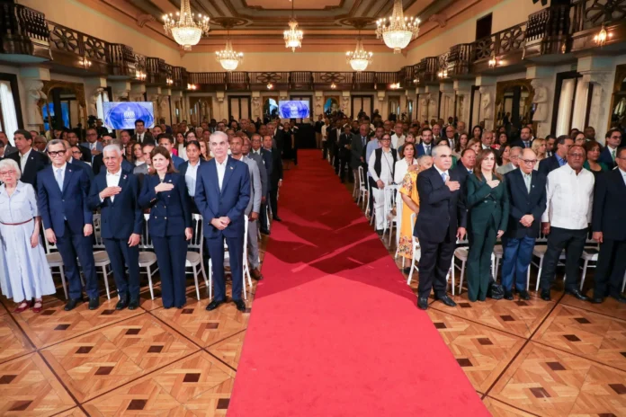 Premio al Mérito Laboral en ceremonia oficial