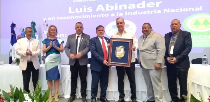 Abinader llama a la unidad nacional urgente.